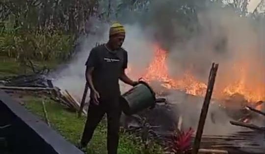 Ditinggal Pemilik, Rumah Panggung di Nyalindung Sukabumi Habis Terbakar