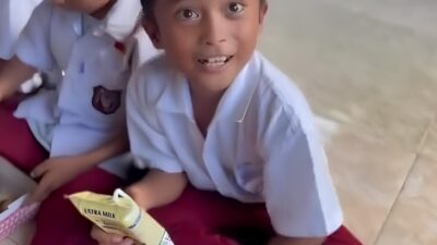Potret Haru Anak SD dalam Program Makan Bergizi Gratis, Pilih Bawa Pulang untuk Keluarga