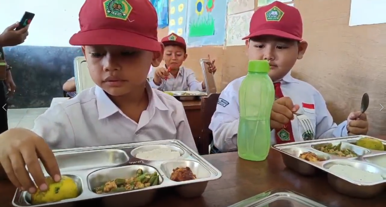 Launching Program Makan Bergizi Gratis di Sukabumi, Targetkan Hingga 3.000 Porsi
