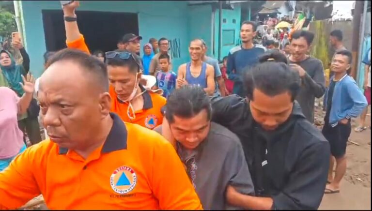 Banjir Bandang di Palabuhanratu: Ibu dan Anak Tewas, Suami Dituding Berbohong