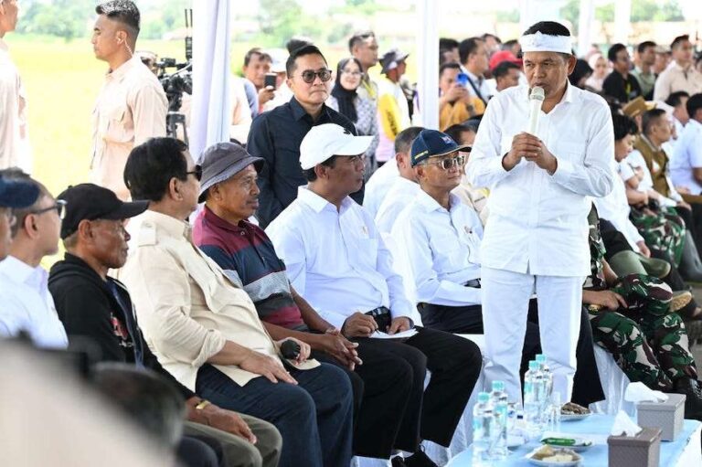 Dampingi Prabowo Panen Raya Nasional di Jabar, Dedi Mulyadi Curhat Soal Hama dan Jaminan Kesehatan Petani