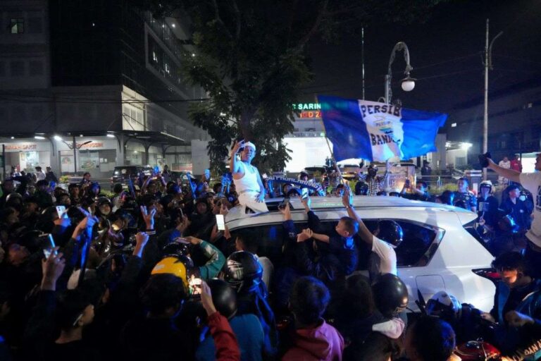 Persib Bandung Back to Back Juara Liga 1, Dedi Mulyadi Imbau Bobotoh Rayakan dengan Tertib