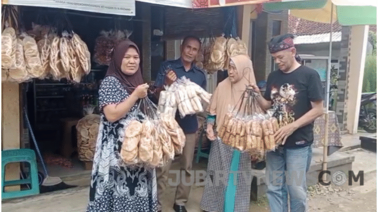 Respon Aduan Pedagang, Camat Jampangkulon Tinjau Langsung Penataan Pasar UMKM