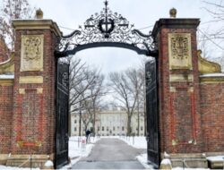 DHS Cabut Izin Harvard untuk Mahasiswa Asing, Kebijakan Trump Tuai Protes Global
