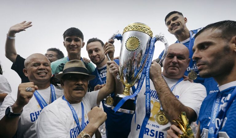 Tyronne del Pino dan Bojan Hodak Jadi yang Terbaik di Liga 1 2024/2025, Sempurnakan Gelar Juara Persib