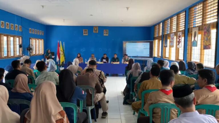 DPPKB Sukabumi Perkuat Program Sekolah Siaga Kependudukan Lewat Pembinaan di SMPN 1 Surade