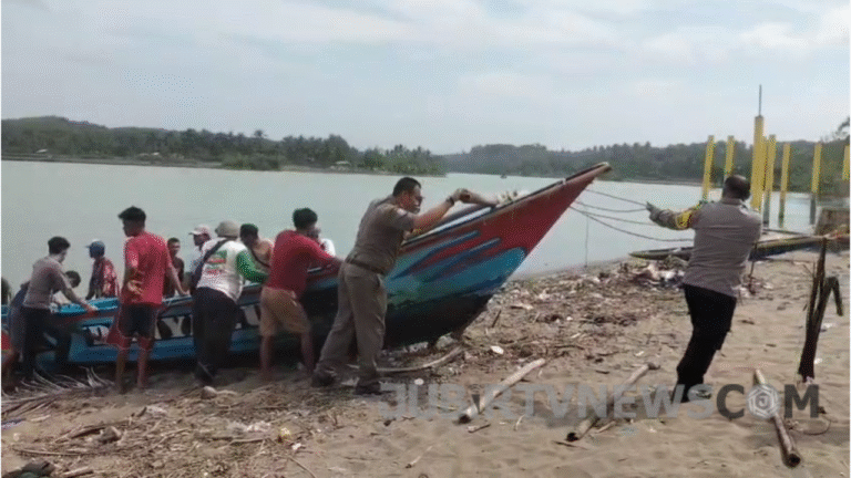 Dua Nelayan Meninggal Dunia, Begini Kronologi Perahu Terbalik di Muara Cikaso Sukabumi