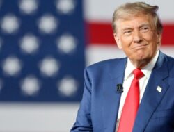 Trump Larang 12 Negara Masuk AS, China Sambut Imigran Lewat Skema Bebas Visa Transit