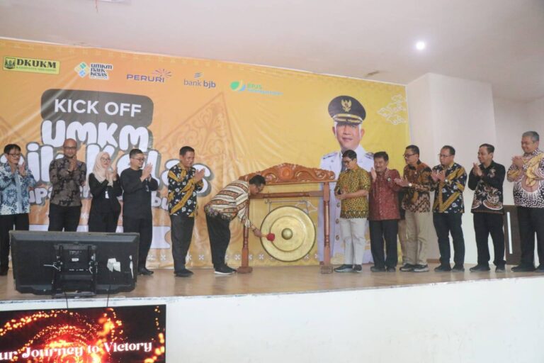 Bersama DKUKM, Bupati Sukabumi Buka Program UMKM Naik Kelas 2025 dan Luncurkan SIKUMIS