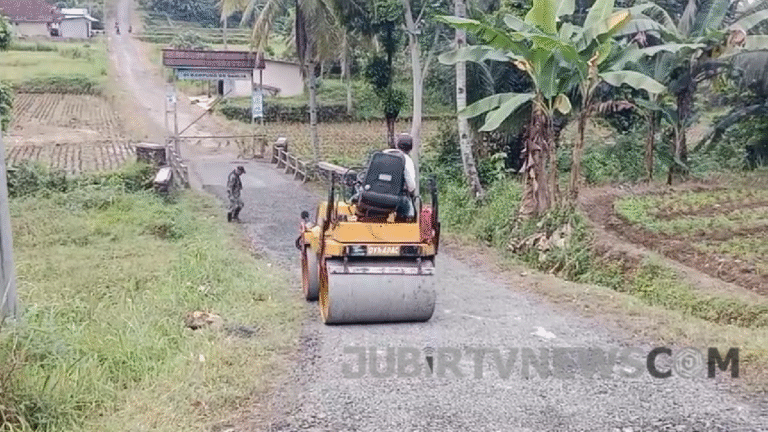 Realisasikan Dana Desa Tahap II Tahun 2025, Pemdes Padajaya Lakukan Pengaspalan