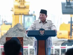 Apresiasi Kinerja Polri, Prabowo Minta Polisi Tetap Dekat dan Peduli pada Rakyat
