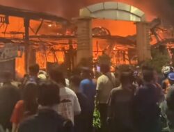 Api Mengamuk di Pasar Puring: Ratusan Kios Hangus, Penyelamatan Tahanan Dilakukan