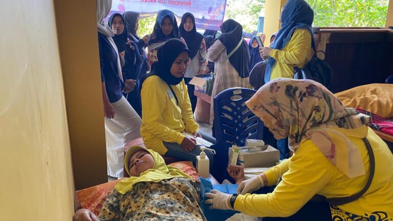 DPPKB Sukabumi Hadirkan Layanan KB dan Khitanan Massal di Peringatan Hari Nelayan ke-68 Ciwaru