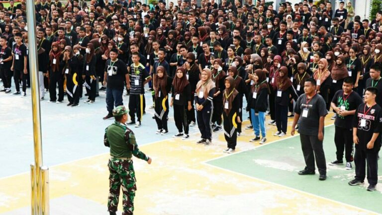 MPLS 2025 SMA/SMK Jabar Libatkan TNI-Polri, Siswa Baru Dibekali Pendidikan Karakter
