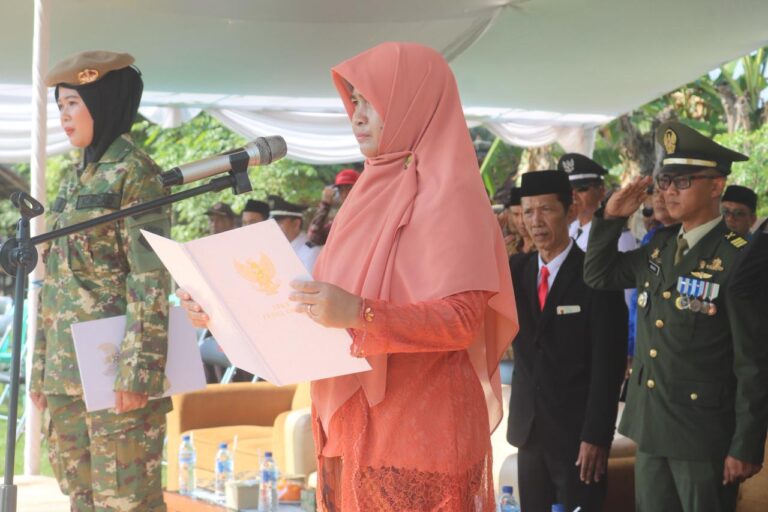 Peringatan HUT RI ke-80 di Cisolok Sukabumi, Anggota DPRD Leni Liawati Bacakan Teks Proklamasi