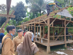 Rumah Lama Dibongkar, Keluarga Raya Dapat Hunian Sehat dari Program Genting