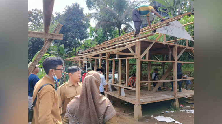 Rumah Sehat Genting Dibangun untuk Keluarga Raya di Kabandungan Sukabumi