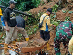 Longsor Tutup Sebagian Jalan Penghubung Sukabumi–Lebak, Dua Tiang Telekomunikasi Roboh