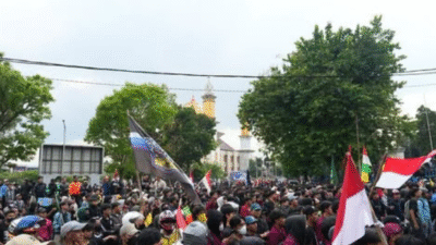 Demo Mahasiswa di Kota Sukabumi Berlangsung Hingga Malam, Ini 11 Tuntutan yang Disuarakan