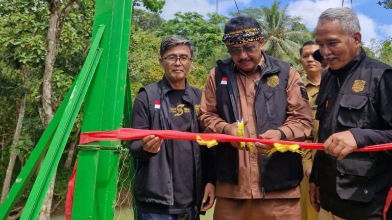 Setelah Lama Terisolasi, Warga Cimanggu Akhirnya Bisa Menyeberang Lagi Lewat Jembatan Leuwi Sintok