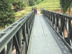 Ketua DPRD Sukabumi Hadiri Peresmian Jembatan Panel Garuda, Ikut Makan Bersama Siswa SDN Cipanas
