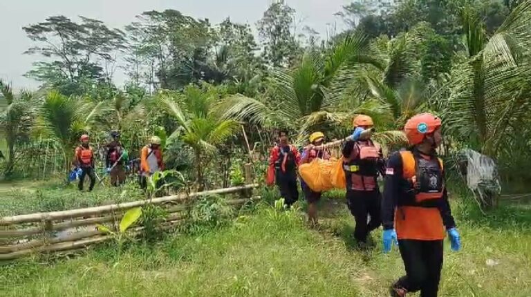 Tim SAR Temukan Korban Terakhir Bocah yang Tenggelam di Sungai Cimandiri Sukabumi