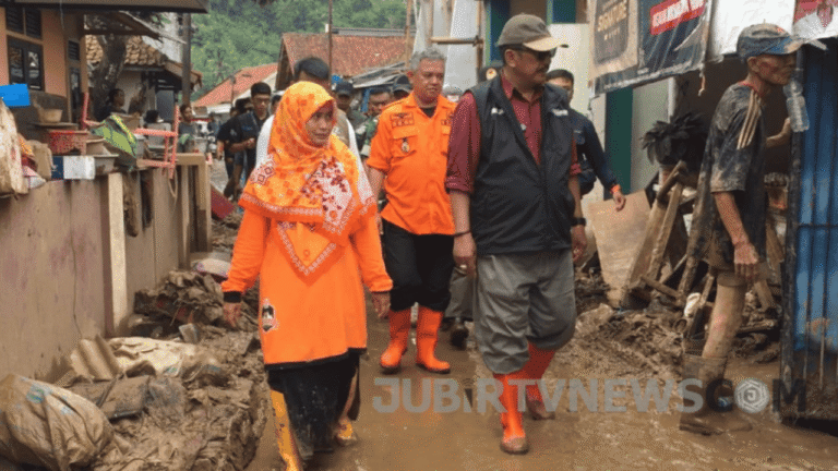 Bupati Sukabumi Tetapkan Status Tanggap Darurat usai Banjir dan Longsor Landa Cisolok-Cikakak