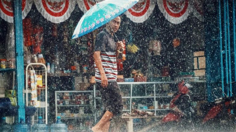 BMKG Peringatkan Cuaca Ekstrem Awal Oktober, Sejumlah Daerah Berpotensi Diguyur Hujan Lebat