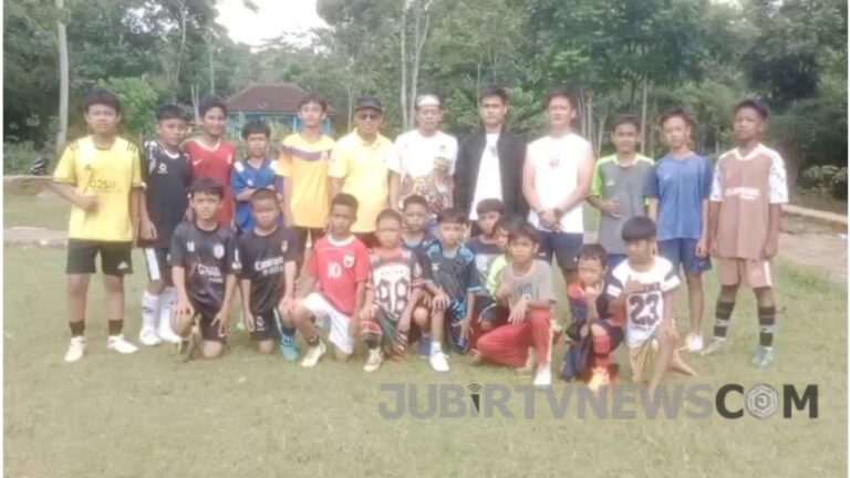 Video: Semangat Pendidikan Sepak Bola Anak Ciparay Sukabumi: Camat Dading Berikan Dukungan Penuh