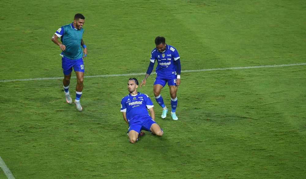 Andrew Jung usai mencetak gol penalti atas Dewa United. | Foto: Persib.co.id