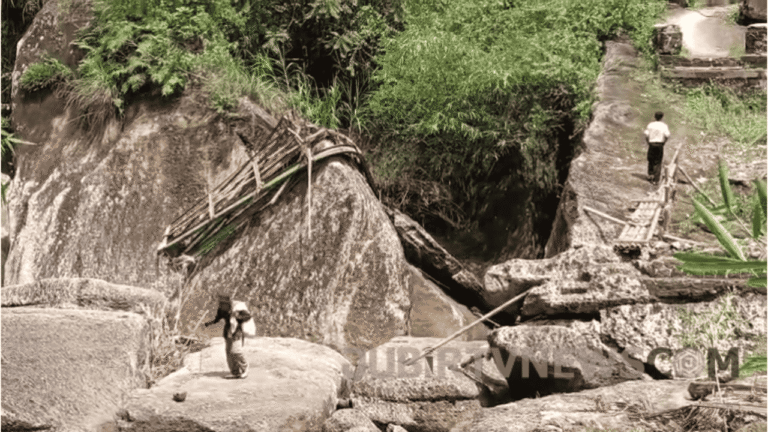 Video: Jembatan Goa Monyet Sukabumi Ambruk Diterjang Banjir, Akses Warga Terisolasi