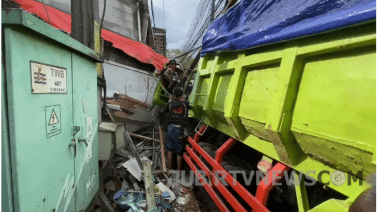 Video: Kronologi Truk Muatan Tanah Tabrak Warung Mie Ayam di Cibadak Sukabumi