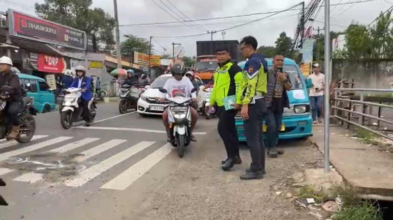 Kecelakaan Maut di Cibadak, Pemotor Tewas Terlindas Truk Box Saat Gagal Mendahului