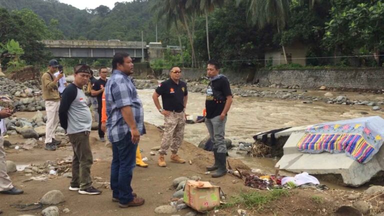 Tanggul Belum Diperbaiki, Warga Cisolok Cemas Setiap Hujan: Taopik Guntur Langsung Ambil Langkah Cepat