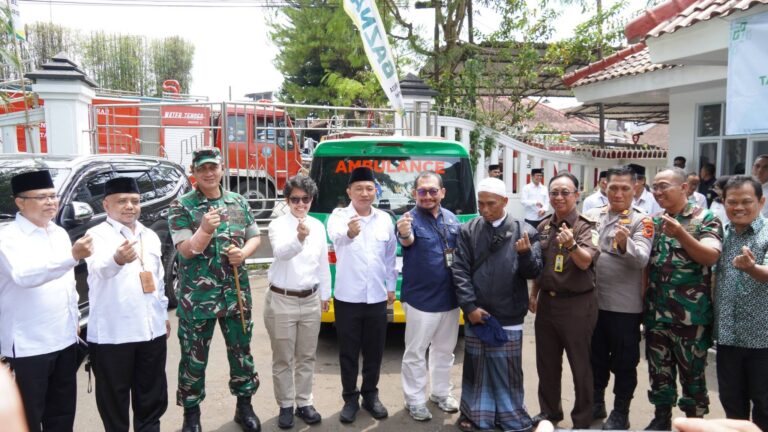 BAZNAS Sukabumi Terima Ambulans Bantuan PT AXA, Diserahkan Langsung oleh Wabup