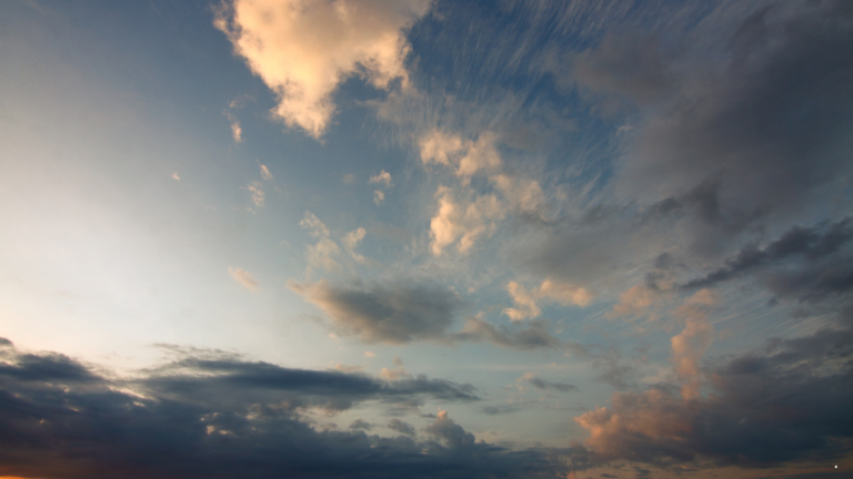 Prakiraan Cuaca Jabar 12 Desember 2025, Diprediksi Berawan hingga Hujan di Sejumlah Wilayah