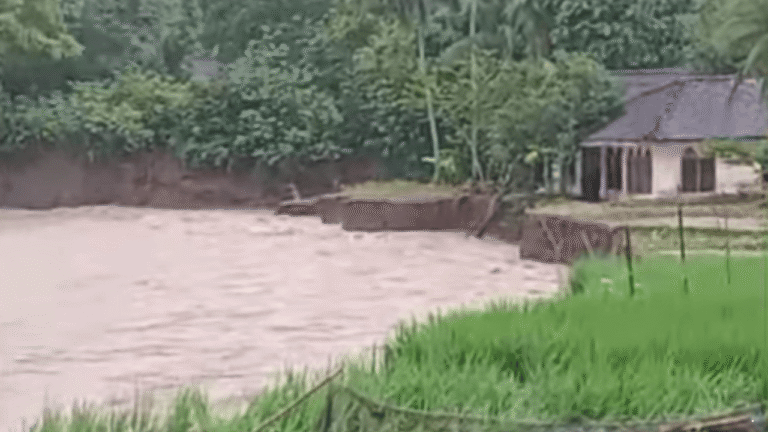 Hujan Deras Picu Banjir di Simpenan Sukabumi, Permukiman Warga Terdampak