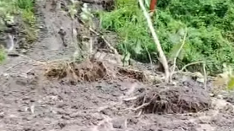 Longsor hingga Jalan Amblas di Jalur Selatan Sukabumi, Akses Palabuhanratu–Pajampangan Lumpuh