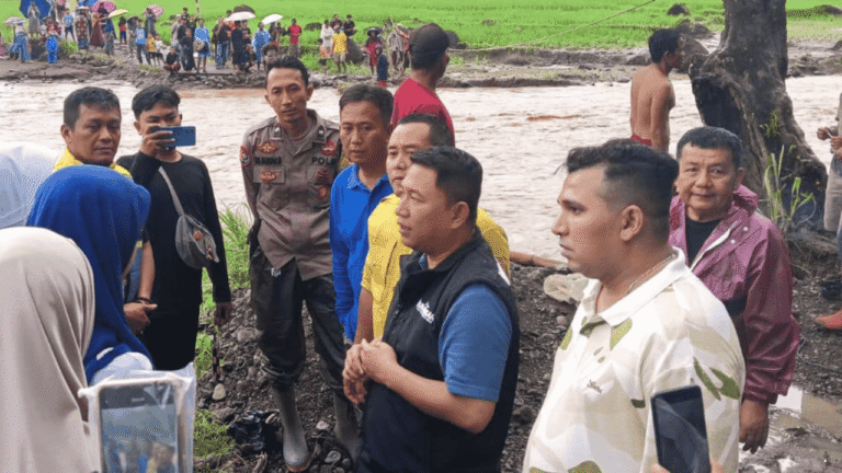 Akses Warga Terputus, Wabup Sukabumi Tinjau Jembatan Rusak di Loji Simpenan