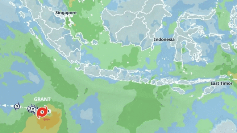 Siklon Tropis GRANT Terpantau, BMKG Imbau Waspada Gelombang Tinggi di Pesisir Selatan Indonesia