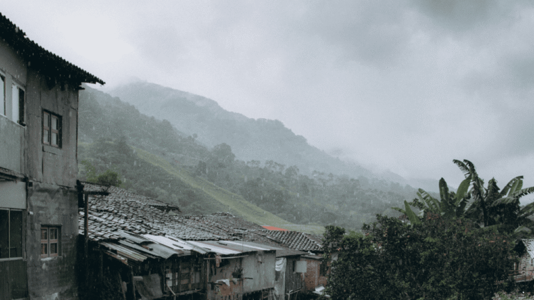 Prakiraan Cuaca Jabar 30 Desember 2025, Waspada Hujan Disertai Petir dan Angin Kencang