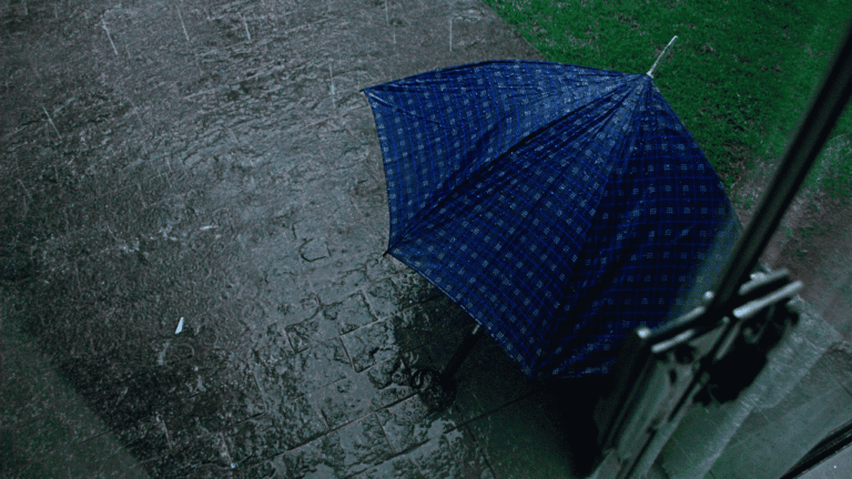 Jangan Lupa Bawa Payung! Prakiraan Cuaca Jabar 3 Desember 2025, Hujan Ringan hingga Lebat Berpotensi di Sejumlah Wilayah