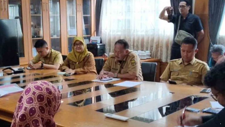 Guru Honorer Sukabumi Akhirnya Mendapat Kepastian, DPRD: Pelantikan PPPK Paruh Waktu Digelar 4 Desember 2025