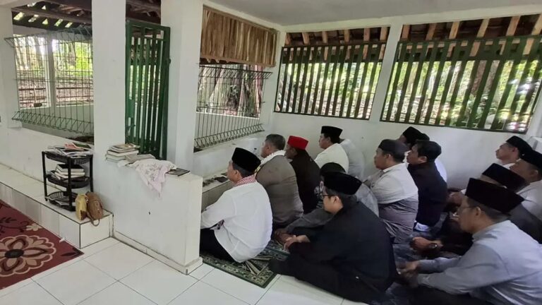 Hari Jadi ke-267, Forkopimcam Gelar Ziarah ke Makam Eyang Santri Dalem Pencetus Nama Surade