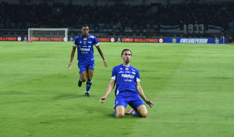 Persib Tutup Tahun 2025 di Puncak Klasemen Super League Usai Borneo FC Tumbang