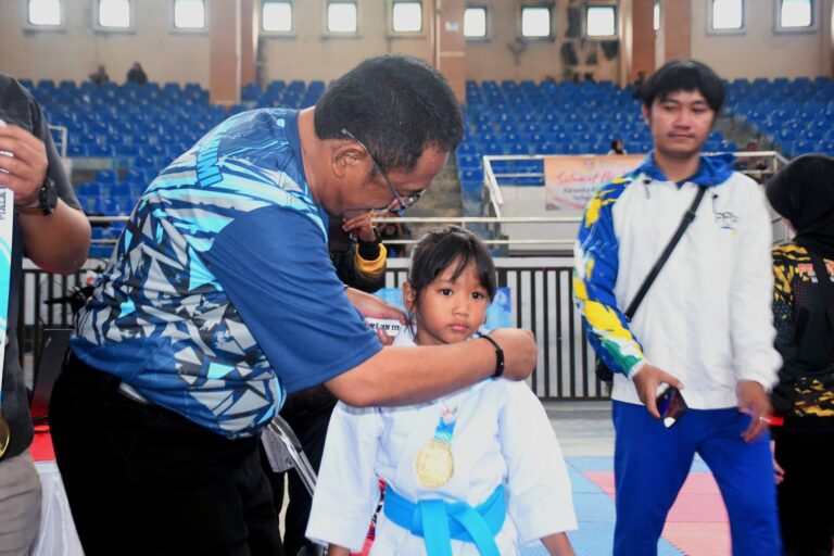 Ratusan Atlet Ramaikan Kejurda Karate Piala Bupati Sukabumi III 2026, Asep Japar Tekankan Sportivitas dan Pembinaan Atlet