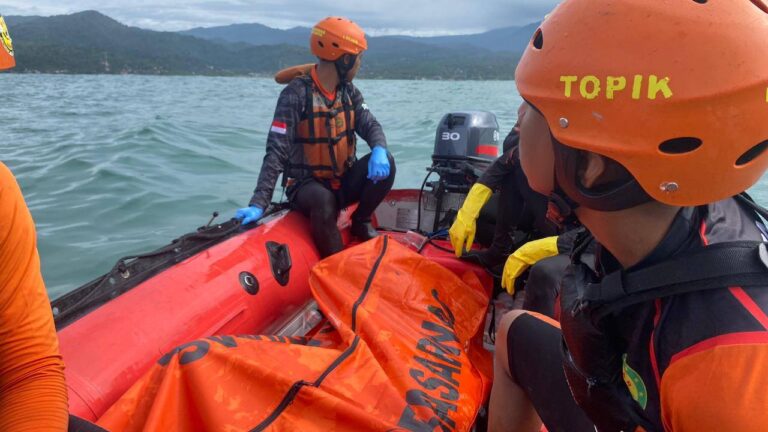 Korban Terakhir yang Terseret Ombak di Pantai Sunset Sukabumi Berhasil Ditemukan Tim Sar