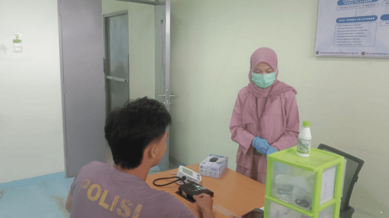 Kepedulian Anggota Polsek Jampangkulon, Donor Darah Demi Selamatkan Nyawa