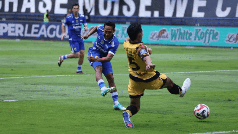 Gol Cepat Beckham Antar Persib Tutup Paruh Musim di Puncak Klasemen Super League 2025/2026