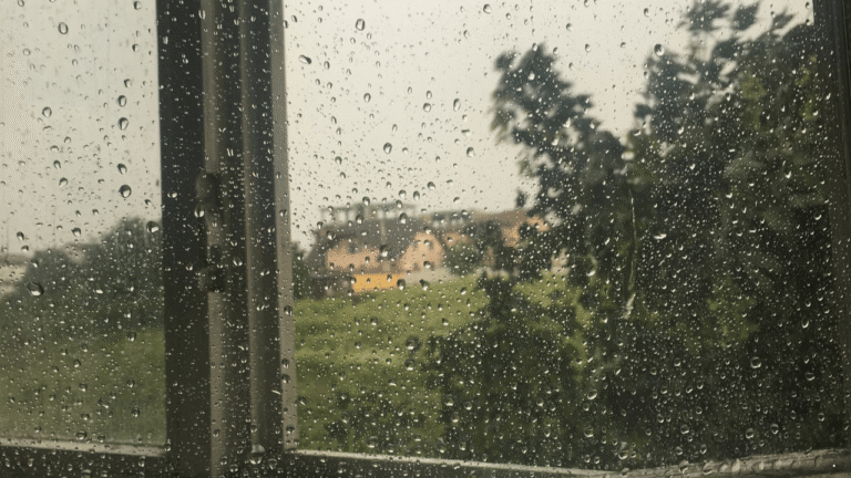 Prakiraan Cuaca Jabar 18 Januari 2026, Hujan Ringan hingga Sedang Berpotensi Terjadi Sampai Dini Hari